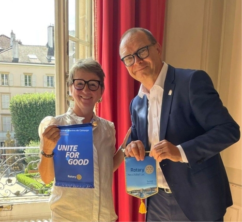 La Présidente du RC Neuchâtel Lac, Nadia Robert, et le Gouverneur Jouni K. Heinonen